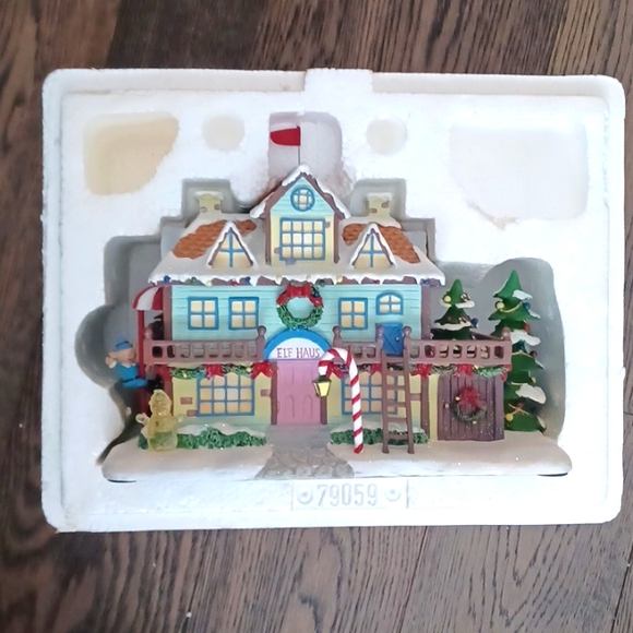 Hawthorne Village Elf Dormitory Rudolph Christmas Town Collection Building House - Picture 11 of 15